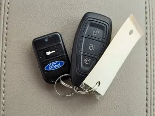 Ford C-MAX Hybrid 2015 SEL 4dr Wagon