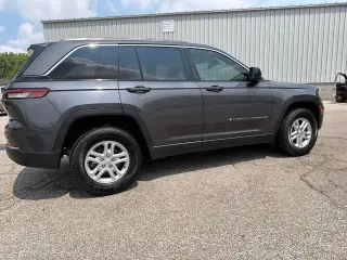 Jeep Grand Cherokee 2023 4x4 Laredo 4dr SUV
