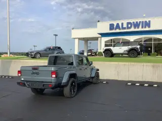 Jeep Gladiator 2025 4x4 Sport 4dr Crew Cab 5.0 ft. SB