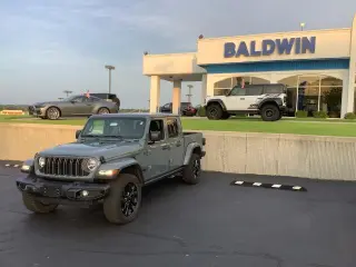 Jeep Gladiator 2025 4x4 Sport 4dr Crew Cab 5.0 ft. SB