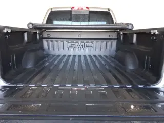 GMC Sierra 1500 2018 4x2 SLT 4dr Crew Cab 5.8 ft. SB