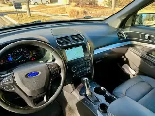 2017 EXPLORER XLT SUV
