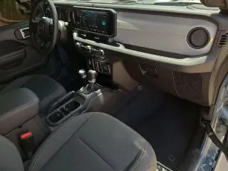 Jeep Gladiator 2025 4x4 Sport 4dr Crew Cab 5.0 ft. SB