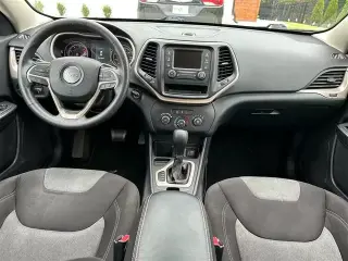 2016  Cherokee SPORT