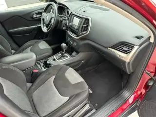 2016  Cherokee SPORT