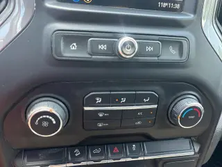 Chevrolet Silverado 1500 2019 4x4 Custom Trail Boss Cabina doble de 4 puertas 5.8 pies caja corta