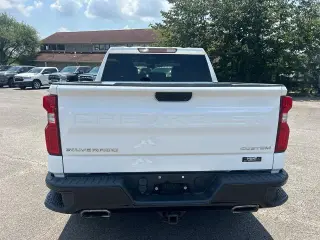 Chevrolet Silverado 1500 2019 4x4 Custom Trail Boss Cabina doble de 4 puertas 5.8 pies caja corta