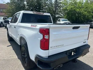 Chevrolet Silverado 1500 2019 4x4 Custom Trail Boss Cabina doble de 4 puertas 5.8 pies caja corta