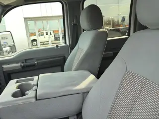 Ford F-350 Super Duty 2016 4x4 Lariat Cabina Tripulante de 4 puertas, distancia entre ejes de 176 pulg. Chasis DRW