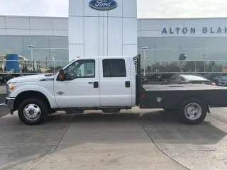 Ford F-350 Super Duty 2016 4x4 Lariat Cabina Tripulante de 4 puertas, distancia entre ejes de 176 pulg. Chasis DRW