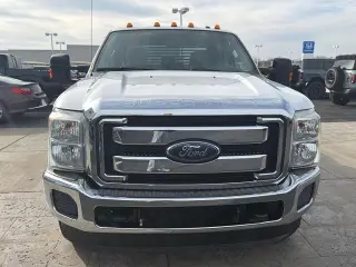 Ford F-350 Super Duty 2016 4x4 Lariat Cabina Tripulante de 4 puertas, distancia entre ejes de 176 pulg. Chasis DRW