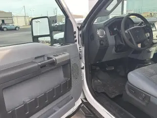 Ford F-350 Super Duty 2016 4x4 Lariat Cabina Tripulante de 4 puertas, distancia entre ejes de 176 pulg. Chasis DRW