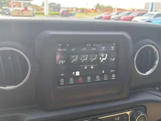 Jeep Wrangler Unlimited 2019 4x4 Sahara SUV 4 puertas