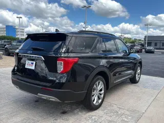 Ford Explorer 2023 AWD XLT SUV de 4 puertas