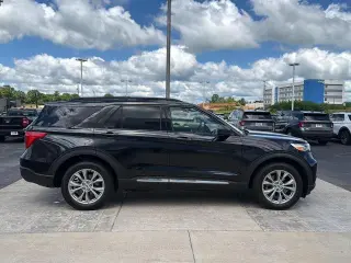 Ford Explorer 2023 AWD XLT SUV de 4 puertas