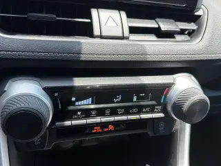 Toyota RAV4 2023 AWD LE SUV de 4 puertas