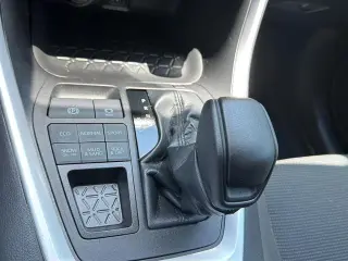 Toyota RAV4 2023 AWD LE SUV de 4 puertas