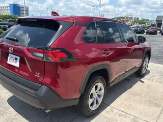 Toyota RAV4 2023 AWD LE SUV de 4 puertas