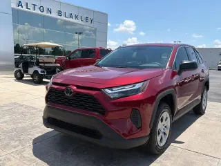 Toyota RAV4 2023 AWD LE SUV de 4 puertas