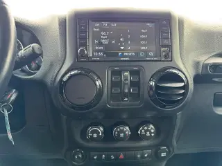 Jeep Wrangler Unlimited 2015 4x4 Sahara 4dr SUV