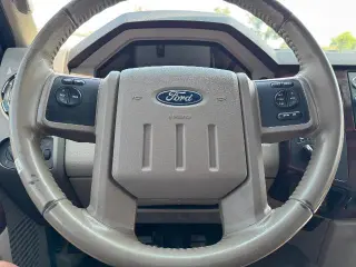 Ford F-350 Super Duty 2009 4x4 Lariat 4dr Crew Cab 8 ft. LB SRW Pickup