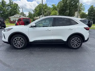 Ford Escape Plug-In Hybrid 2023 Base 4p SUV