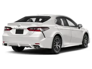 Toyota Camry 2024 SE Sedán de 4 puertas