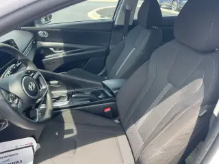 Hyundai ELANTRA 2025 SE 4p Sedan