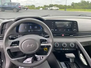 Hyundai ELANTRA 2025 SE 4p Sedan