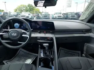 Hyundai ELANTRA 2024 SEL 4p Sedan