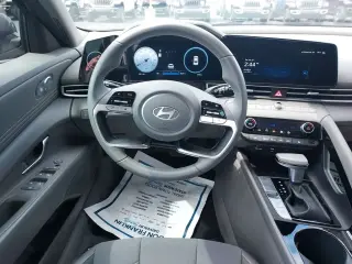Hyundai ELANTRA 2024 SEL 4p Sedan