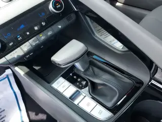 Hyundai ELANTRA 2024 SEL 4p Sedan