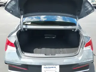 Hyundai ELANTRA 2024 SEL 4p Sedan