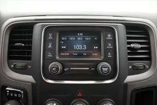 Ram 1500 Classic 2019 4x4 Tradesman 4p Camión Cabina Completa 5.5 pies ST Pickup