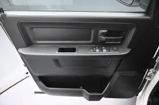 Ram 1500 Classic 2019 4x4 Tradesman 4p Camión Cabina Completa 5.5 pies ST Pickup