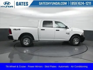 Ram 1500 Classic 2019 4x4 Tradesman 4p Camión Cabina Completa 5.5 pies ST Pickup