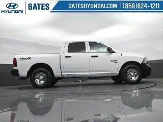 Ram 1500 Classic 2019 4x4 Tradesman 4p Camión Cabina Completa 5.5 pies ST Pickup