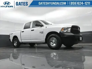 Ram 1500 Classic 2019 4x4 Tradesman 4p Camión Cabina Completa 5.5 pies ST Pickup