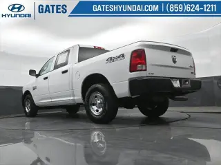 Ram 1500 Classic 2019 4x4 Tradesman 4p Camión Cabina Completa 5.5 pies ST Pickup