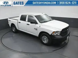 Ram 1500 Classic 2019 4x4 Tradesman 4p Camión Cabina Completa 5.5 pies ST Pickup