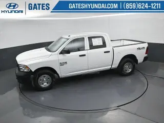 Ram 1500 Classic 2019 4x4 Tradesman 4p Camión Cabina Completa 5.5 pies ST Pickup