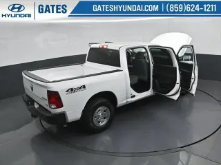 Ram 1500 Classic 2019 4x4 Tradesman 4p Camión Cabina Completa 5.5 pies ST Pickup