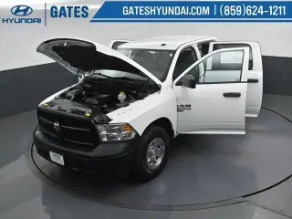 Ram 1500 Classic 2019 4x4 Tradesman 4p Camión Cabina Completa 5.5 pies ST Pickup