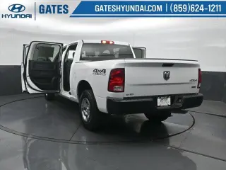 Ram 1500 Classic 2019 4x4 Tradesman 4p Camión Cabina Completa 5.5 pies ST Pickup