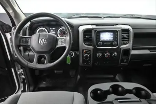 Ram 1500 Classic 2021 4x4 Tradesman 4p. Cabina Doble Estándar 5.5 pies CA Pickup