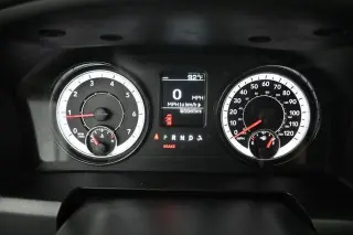Ram 1500 Classic 2021 4x4 Tradesman 4p. Cabina Doble Estándar 5.5 pies CA Pickup