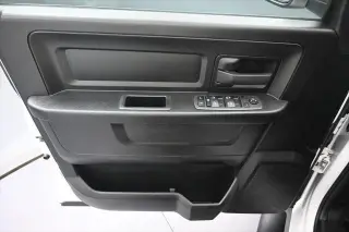 Ram 1500 Classic 2021 4x4 Tradesman 4p. Cabina Doble Estándar 5.5 pies CA Pickup
