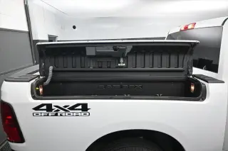Ram 1500 Classic 2021 4x4 Tradesman 4p. Cabina Doble Estándar 5.5 pies CA Pickup