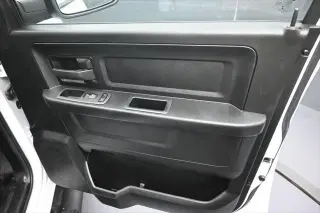 Ram 1500 Classic 2021 4x4 Tradesman 4p. Cabina Doble Estándar 5.5 pies CA Pickup
