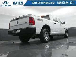 Ram 1500 Classic 2021 4x4 Tradesman 4p. Cabina Doble Estándar 5.5 pies CA Pickup